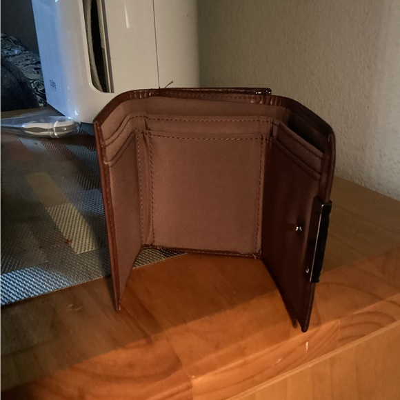 Kenneth Cole Reaction Leather Wallet - Picture 2 of 5